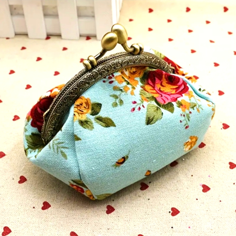 Vintage style Floral Coin Purse kiss lock-light blue